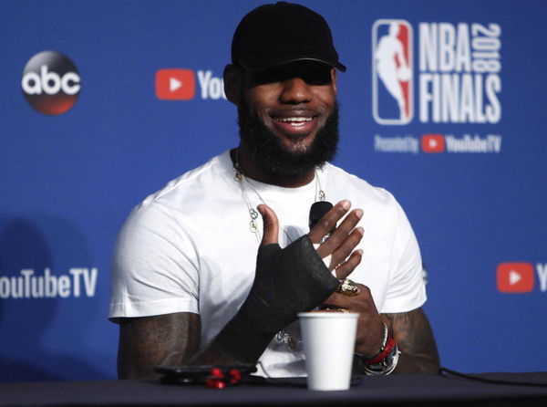 «Ho giocato con una mano rotta», la verità di Lebron James dopo la sconfitta alle finals Nba