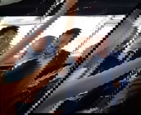 Matteo Salvini all’improvviso nella Casa di Carta: gli cantano Bella Ciao nel pullman | VIDEO article-post