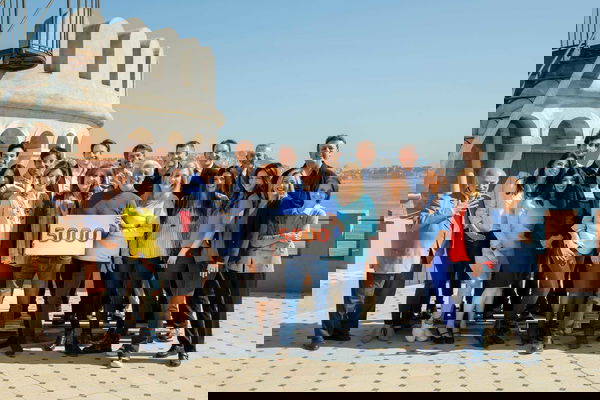 Il pubblico boicotta «Un Posto al Sole» perché ha mandato in onda una puntata pro-migranti