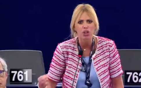 Alessandra Mussolini: «Sciacquatevi la bocca quando parlate dell’Italia» | VIDEO