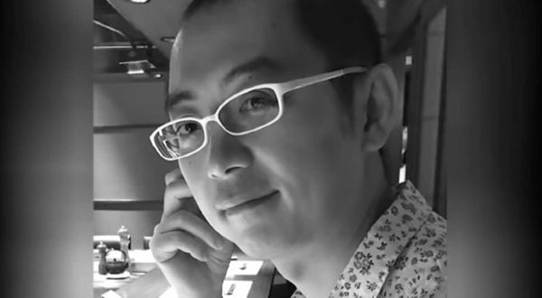 Il blogger ucciso da un hater mentre parlava a una conferenza sui troll