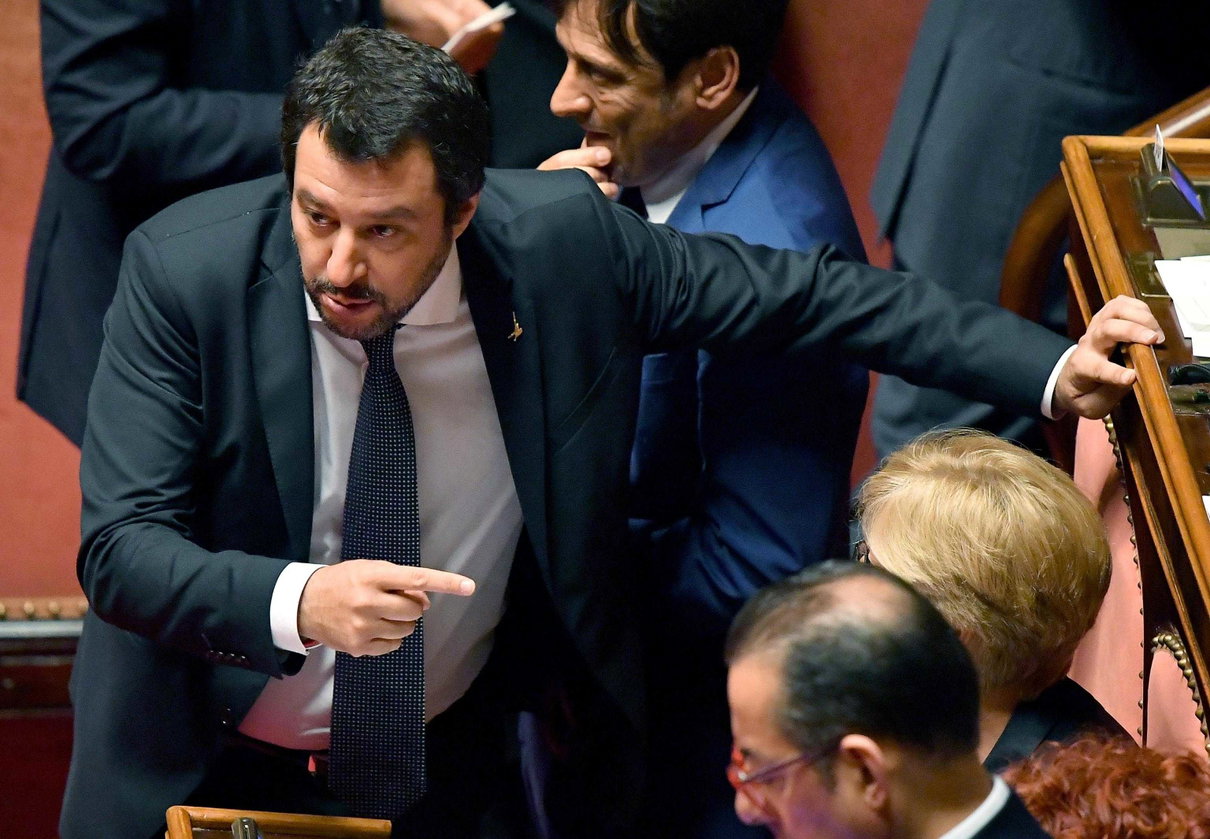 La bufala lanciata da Matteo Salvini sul «business dei difensori d’ufficio che fanno milioni con gli immigrati» article-post