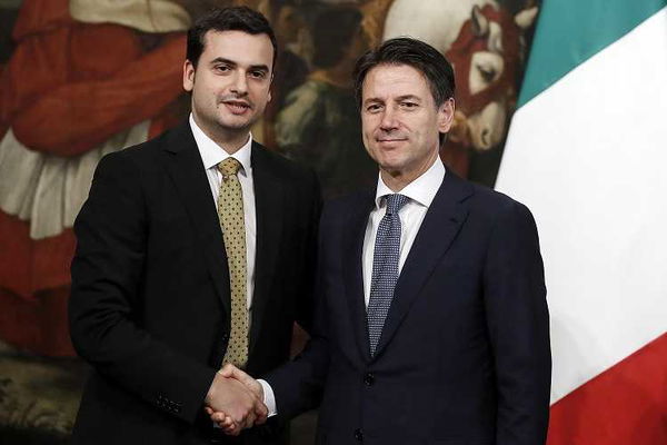 «Episodi controversi»: Sibilia paragona lo sbarco sulla Luna al caso Mps (con morte di David Rossi)