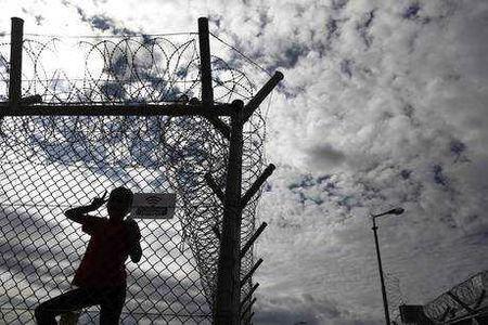 La soluzione di Salvini per il rimpatrio dei migranti: «Facciamo i Cie chiusi» article-post