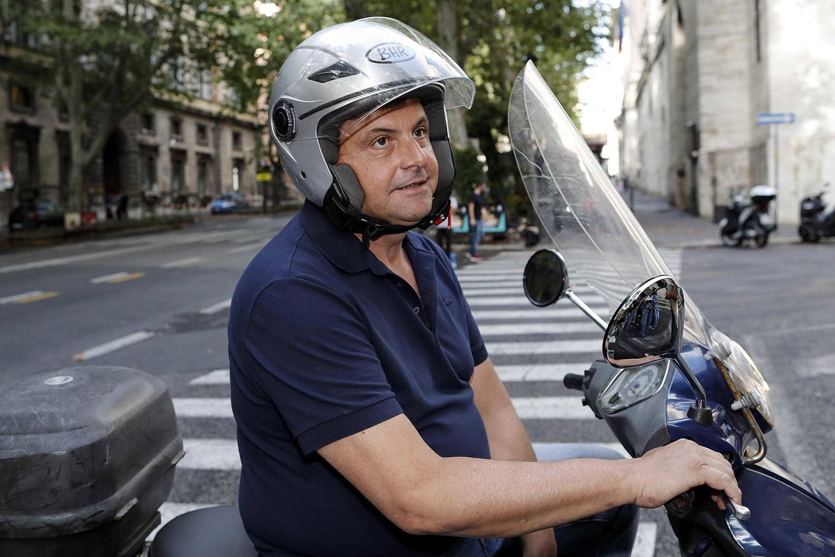 Dopo aver cercato di salvare il Pd con una cena, ora Calenda dice: «Non dovrebbe esserci alle europee» article-post