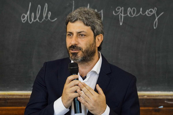 Roberto Fico si schiera con Saviano e va allo scontro aperto con Salvini