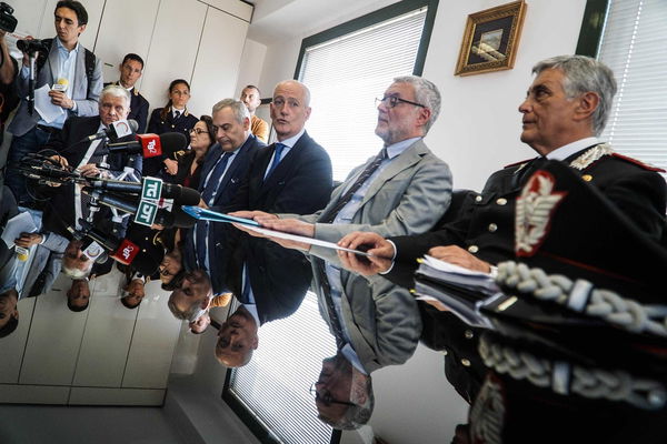 Napoli, fermato un gambiano per terrorismo: «Si era aggregato a una processione in Puglia, abbiamo avuto paura»