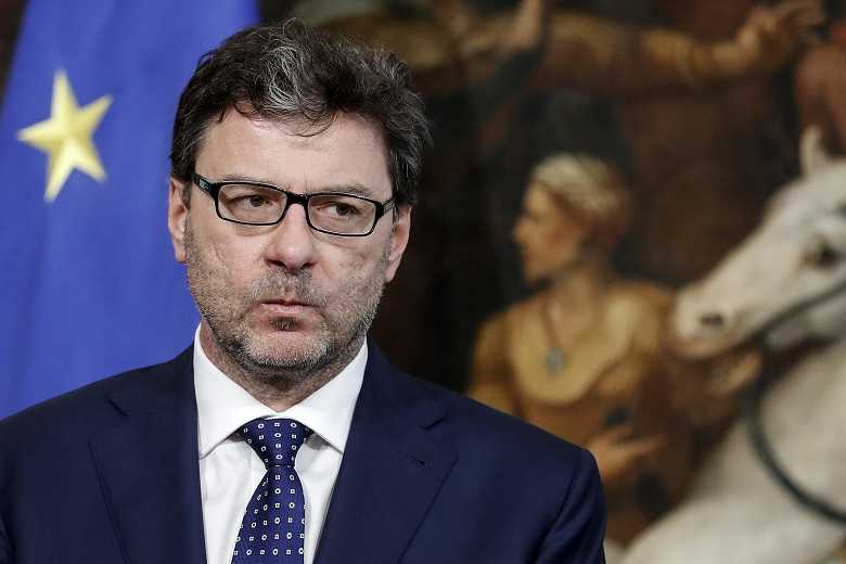 Giorgetti risponde alle accuse del M5S: «La ‘manina’ ce l’hanno in casa loro» article-post