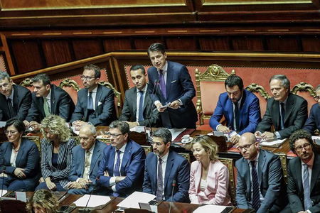 Giuseppe Conte e il tentativo di svincolarsi nel suo discorso al Senato article-post