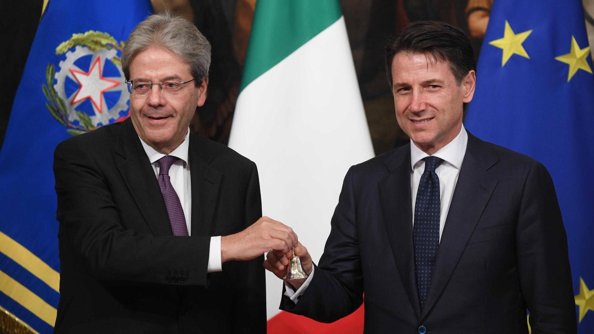 Governo Conte: giuramento, campanella e consiglio dei ministri article-post