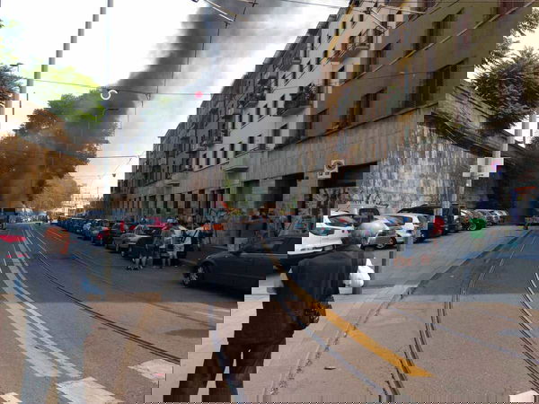 Milano come Roma, pullman ATM in fiamme | VIDEO