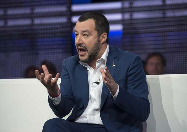 Salvini contro i Casamonica, visita alla villa confiscata. «Sarà proprietà dei cittadini»