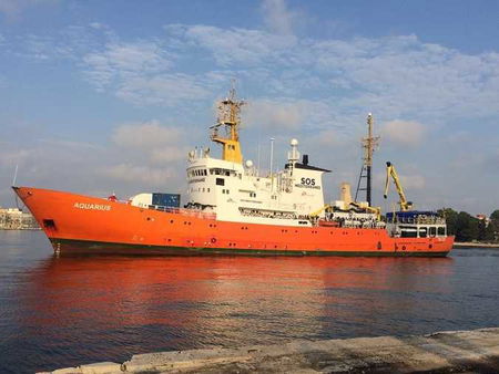 Migranti, nella notte altri 800 salvati a largo della Libia article-post