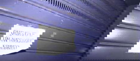 San Maurizio Canavese, l’orribile scritta: «Questo è un negozio ebreo» article-post