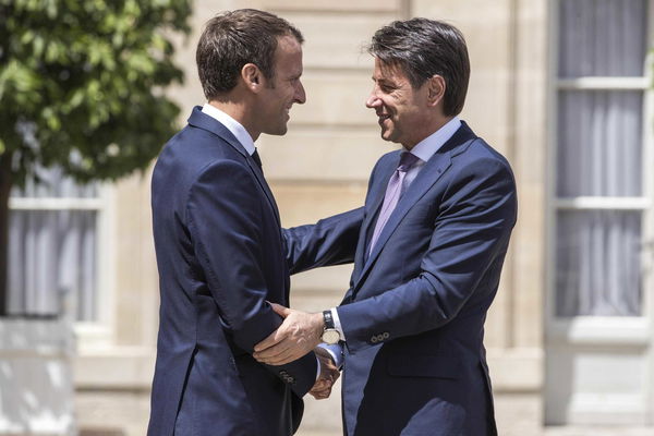 Quanto costa la pace tra Giuseppe Conte e Emmanuel Macron