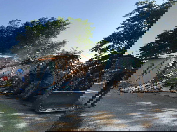 Carmagnola, la «ruspa» per abbattere la cucina di un’anziana malata: «Il provvedimento è del 2008»