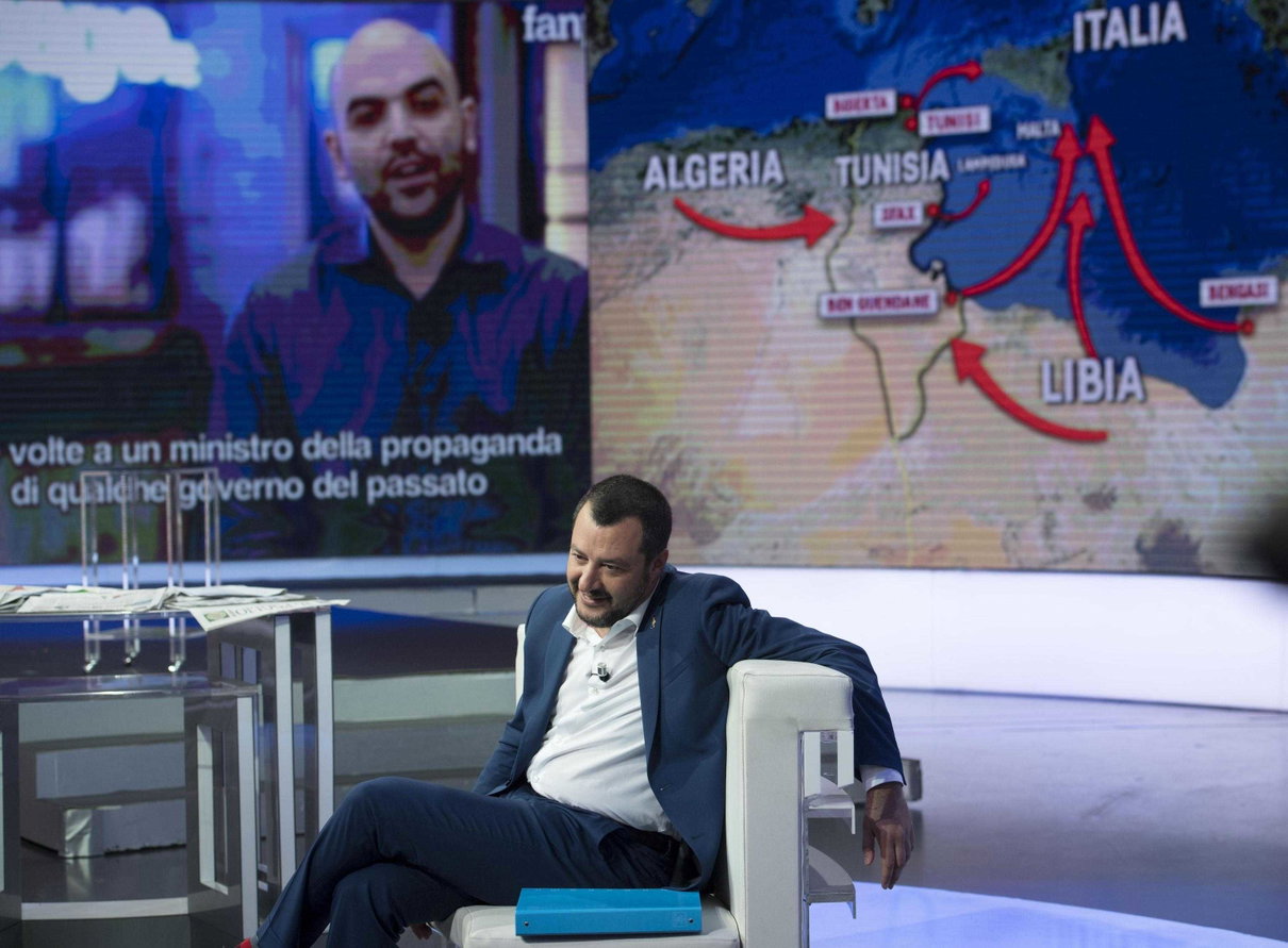 Salvini lancia un monito a Saviano: «Valutiamo se la sua scorta è necessaria» article-post