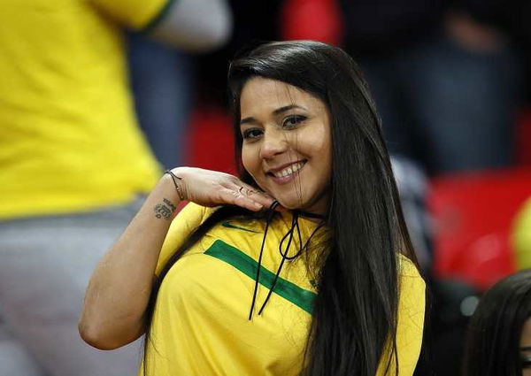 «Russe, ucraine, argentine, spagnole…»: Libero ti spiega come rimorchiare allo stadio