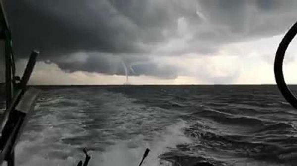 «Via via», le immagini delle trombe d’aria a largo di Rimini | VIDEO