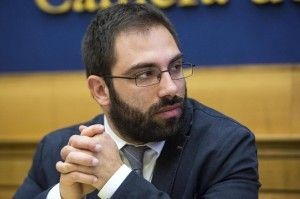 Il grillino Brescia a Salvini: «I porti chiusi sono controproducenti per tutti»
