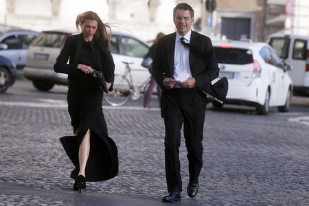 La moglie di Fabrizio Frizzi in Rai, accolto l’appello di Milly Carlucci article-post