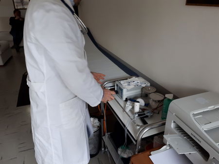 «Cerotti e garze portateli da casa», bufera su un ambulatorio in provincia di Monza article-post