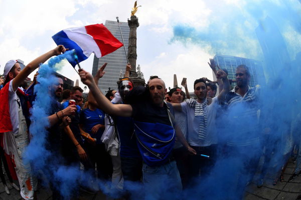 Francia Mondiale, i festeggiamenti proseguono fuori dai «binari»