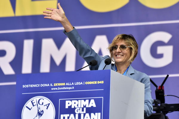 «Non è colpa del razzismo, ma dell’immigrazione». Il Bongiorno si vede dal mattino