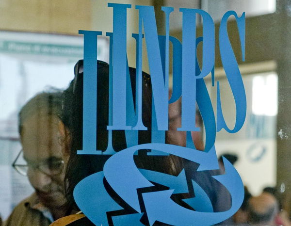 Si rivolge all’Inps e le rispondono: «Ma lei non era morta?»