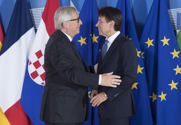 Juncker risponde a Conte sugli sbarchi: «D’accordo con l’Italia, ma noi non possiamo fare nulla»