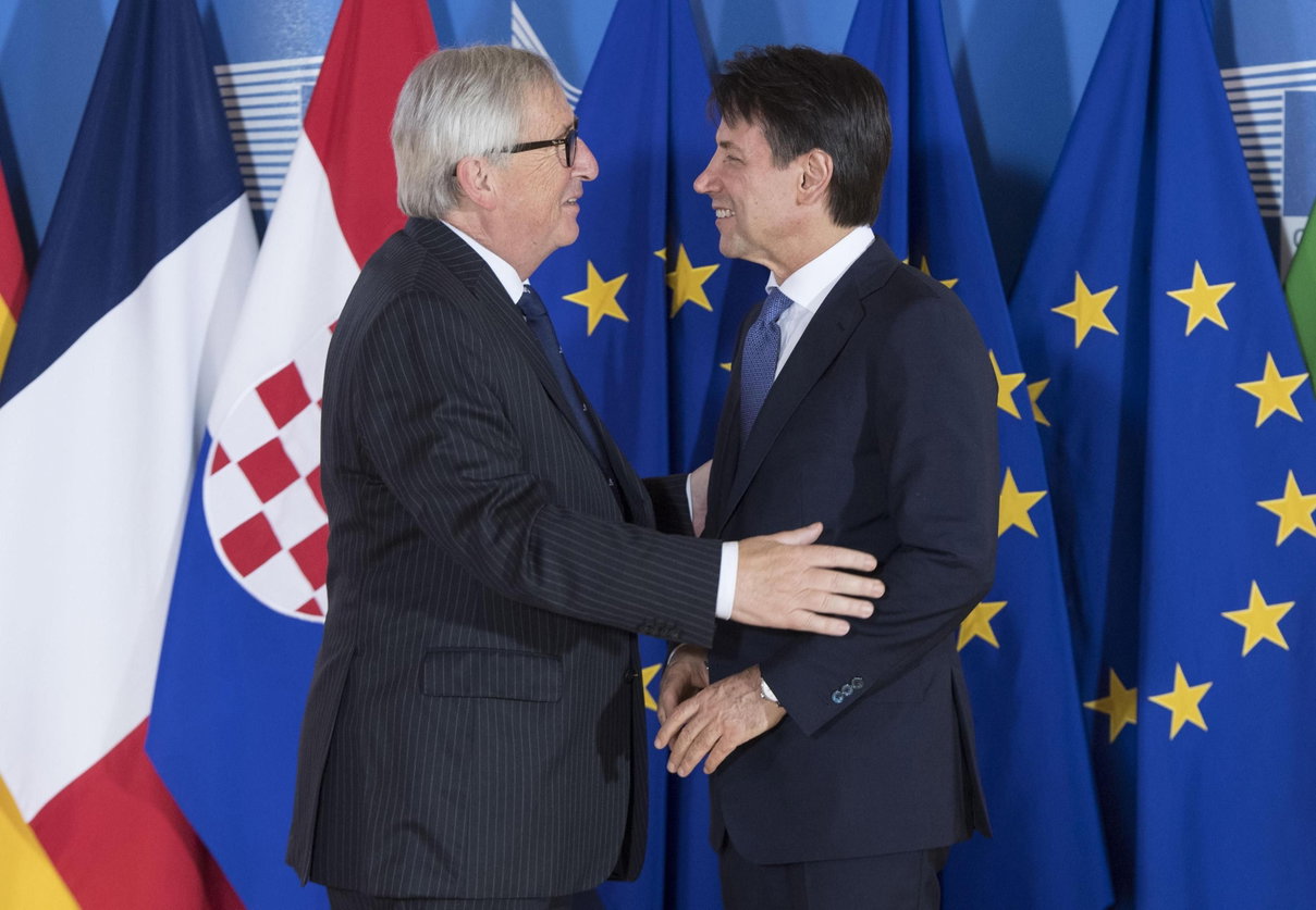 Junker al telefono con Conte: «Allibito dai continui attacchi di almeno uno dei vicepremier italiani» article-post