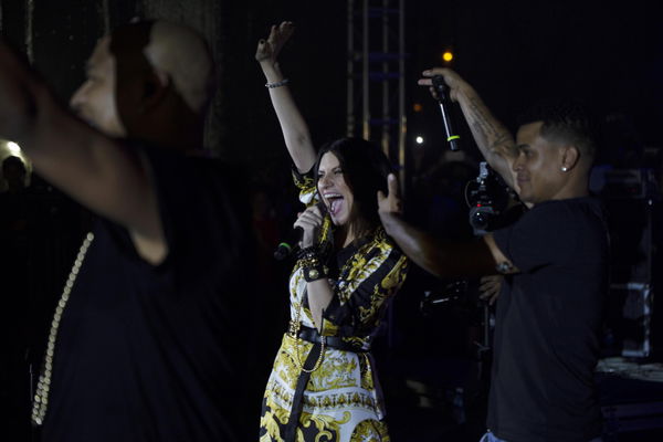 Laura Pausini si sfoga al Circo Massimo: «Beyoncé mi fa una pippa» | VIDEO