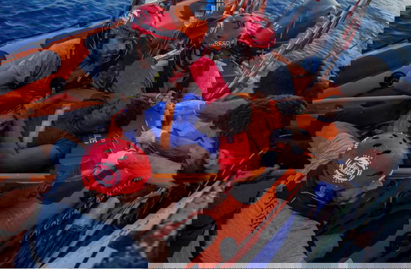 Parla Josefa, la sopravvissuta del naufragio: «Sono arrivati i libici e ci hanno picchiato»