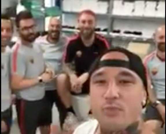 Nainggolan, tutti lo salutano tranne De Rossi: «In bocca al lupo ‘n ca**o»
