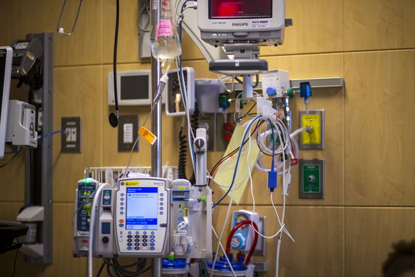 Morta dopo aver rifiutato la chemio, ora i genitori finiscono sotto processo