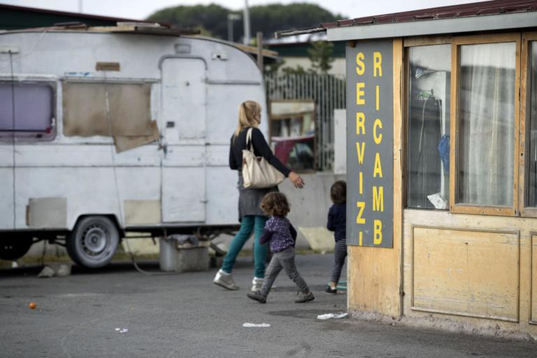 Rimpatrio Rom su modello francese, un flop per la giunta Raggi
