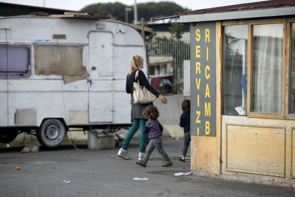 Rimpatrio Rom su modello francese, un flop per la giunta Raggi