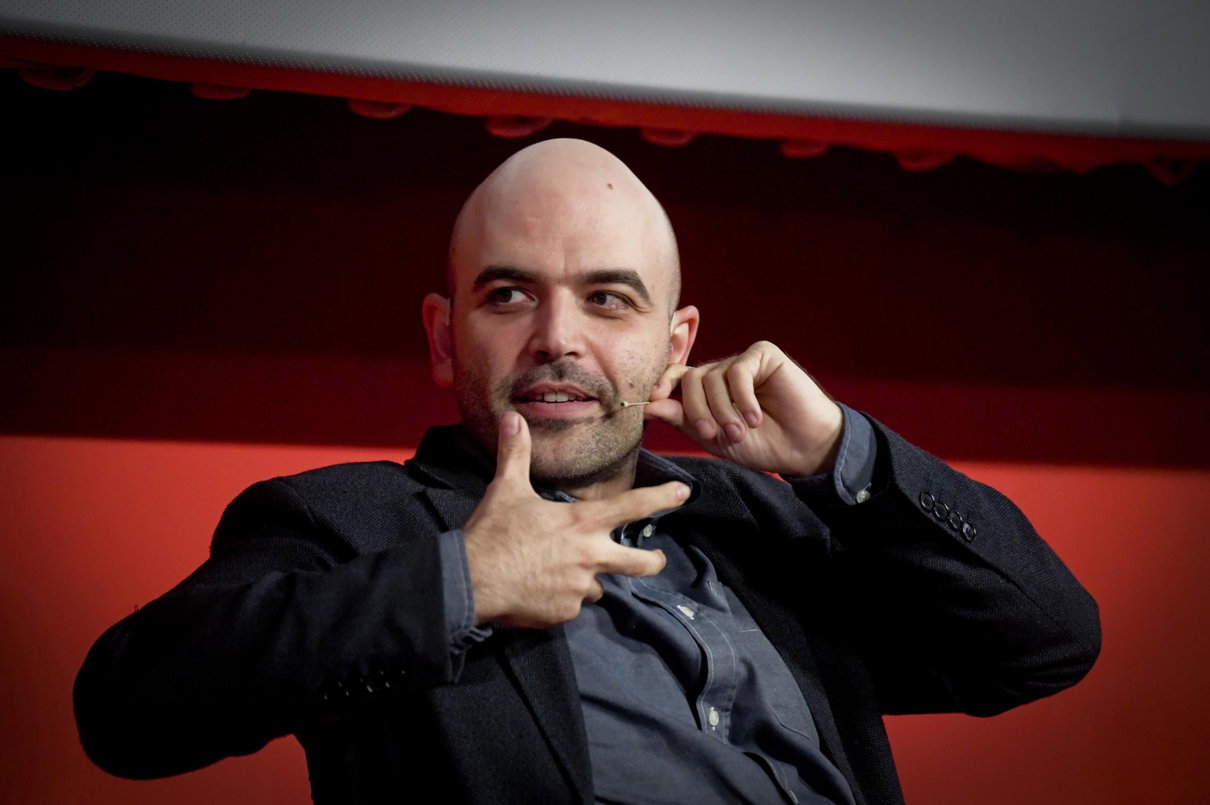 Roberto Saviano: «Ricevo fango perché smonto il governo» article-post