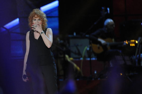 Matteo Salvini replica a Fiorella Mannoia: «Canta che ti passa»