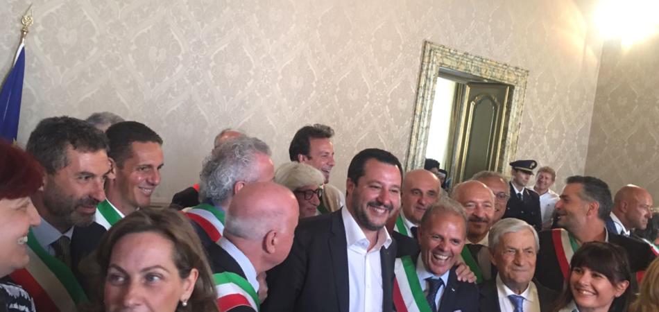Salvini incontra Carabiniere