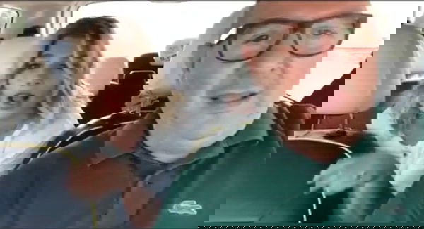 Ma perché il tassista che ha duettato con Emma non aveva la cintura? | VIDEO