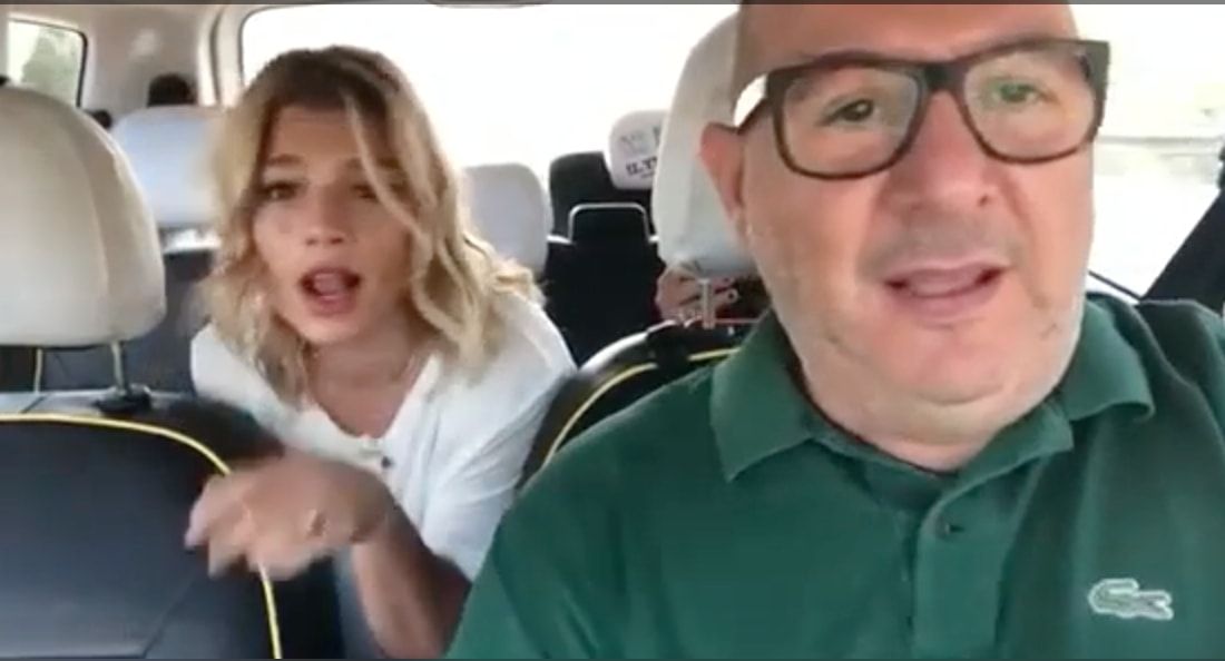 Ma perché il tassista che ha duettato con Emma non aveva la cintura? | VIDEO article-post