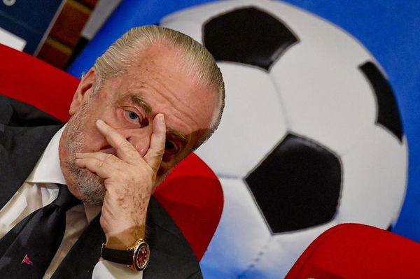De Laurentiis e un’idea sgarbata: «Il sorteggio con belle donne, le mogli dei calciatori»