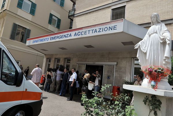 Cirasela, la bambina rom colpita a Roma, sta meglio. Ma Raggi dove è?