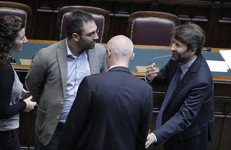 Il grillino Brescia a Salvini: «I porti chiusi sono controproducenti per tutti» article-post