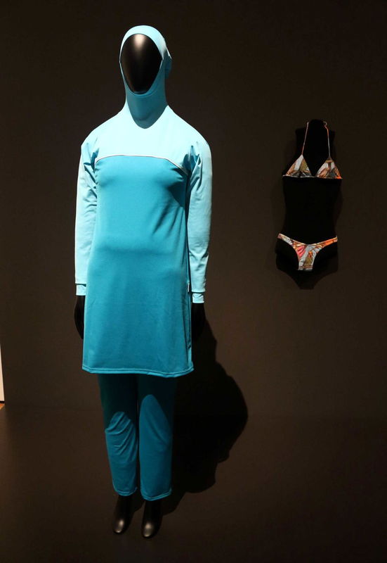 La storia della donna cacciata dalla piscina comunale perché indossava il burkini