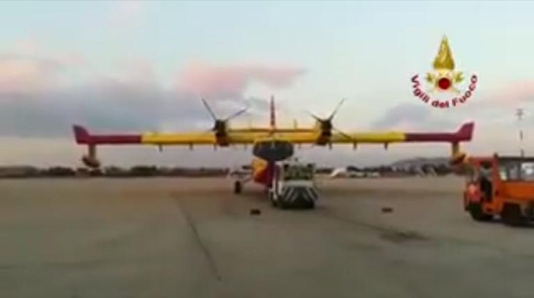 Salvini mostra i Canadair in partenza per la Grecia, e dimentica che li coordina l’Ue
