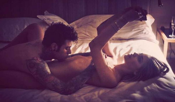 La foto hot di Fedez con Chiara Ferragni