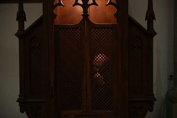 Australia, 600 preti contro la denuncia di casi di pedofilia appresi in confessione