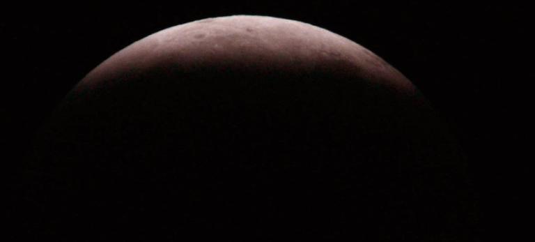 Perché la luna è rossa?